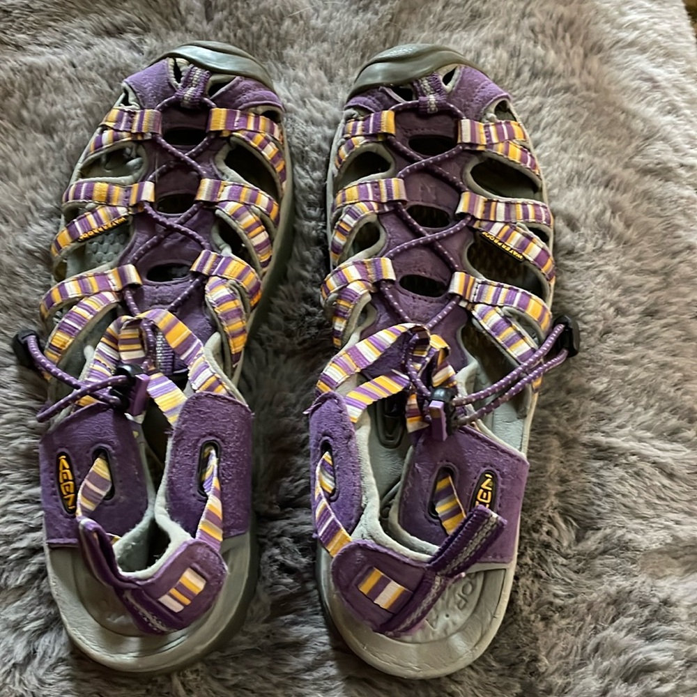 Keen sandals size W10